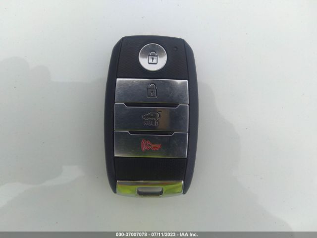 KNDCB3LC7K5263106 KIA NIRO LX