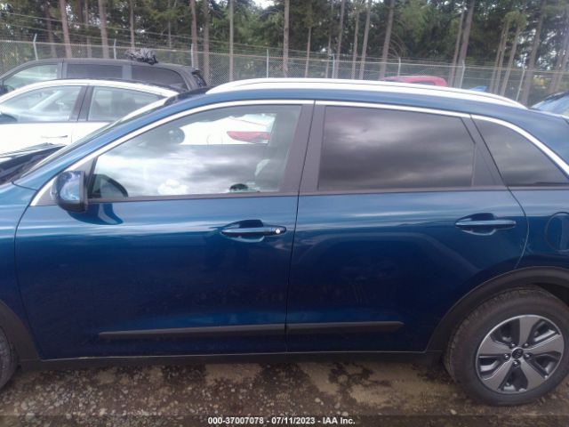 KNDCB3LC7K5263106 KIA NIRO LX
