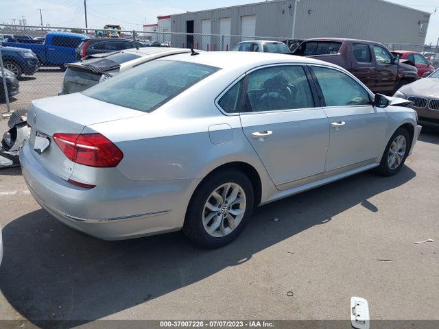 1VWAT7A3XGC055350 Volkswagen Passat 1.8t S