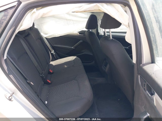1VWAT7A3XGC055350 Volkswagen Passat 1.8t S