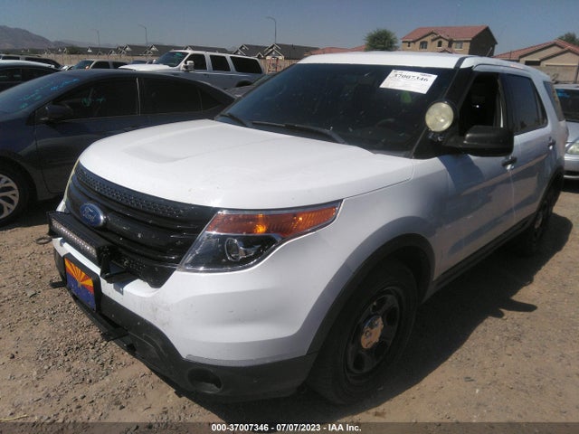 Ford UTILITY POLICE 2015 1FM5K8AR0FGB84122 Image 2