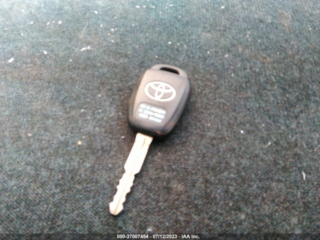 Toyota Prius C One/three/two/four 2014 JTDKDTB35E1571930 Image 3
