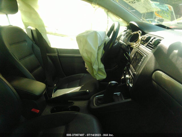 2017 VOLKSWAGEN JETTA 1.4T SE VIN: 3VWDB7AJ0HM200975