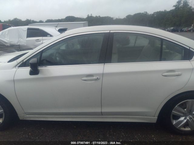 4S3BNAA68G3015079 Subaru Legacy 2.5i