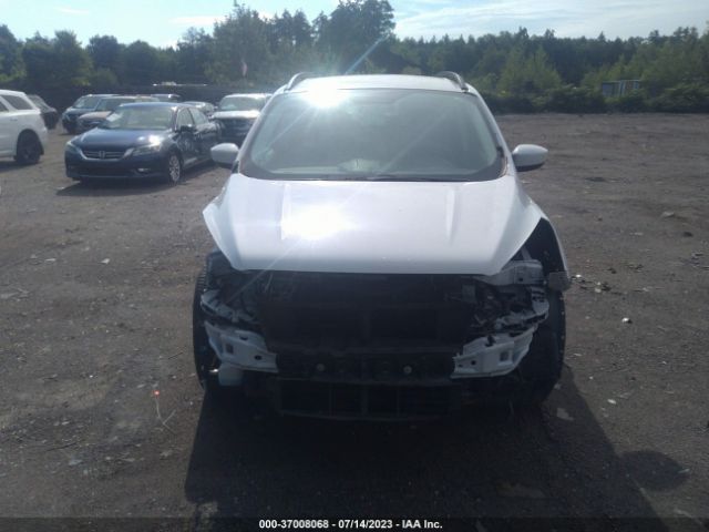 1FMCU9GD1JUC53882 Ford ESCAPE SE