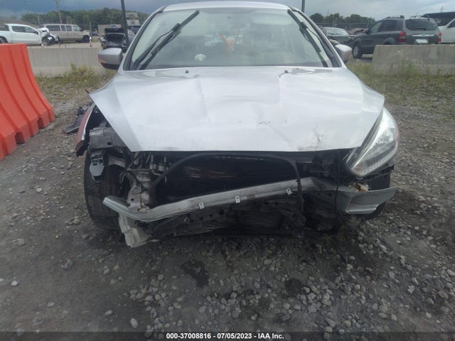 Ford FOCUS SE 2015 1FADP3K20FL355244 Image 6