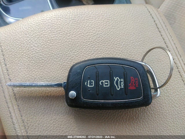 2015 HYUNDAI SONATA 2.4L SE VIN: 5NPE24AF7FH178252