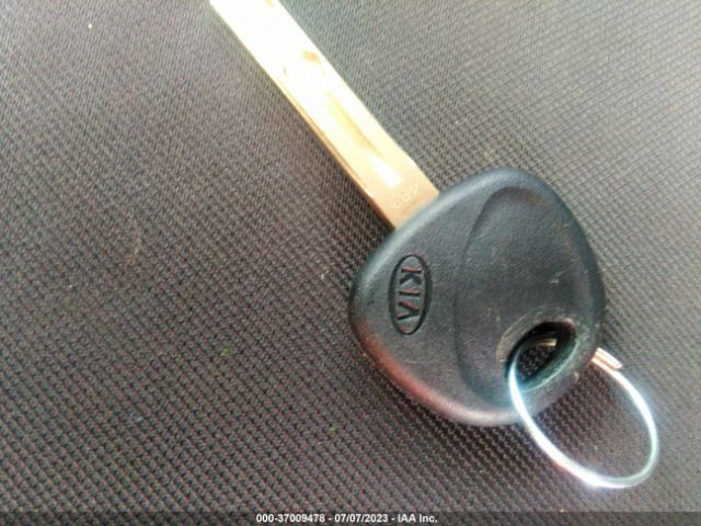 KNDJN2A26F7220745 KIA Soul Base