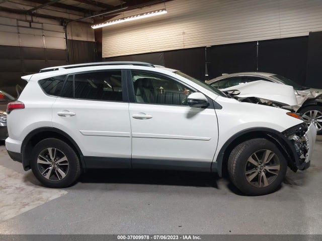 Toyota Rav4 Xle 2018 JTMRFREV2JJ744130 Image 13