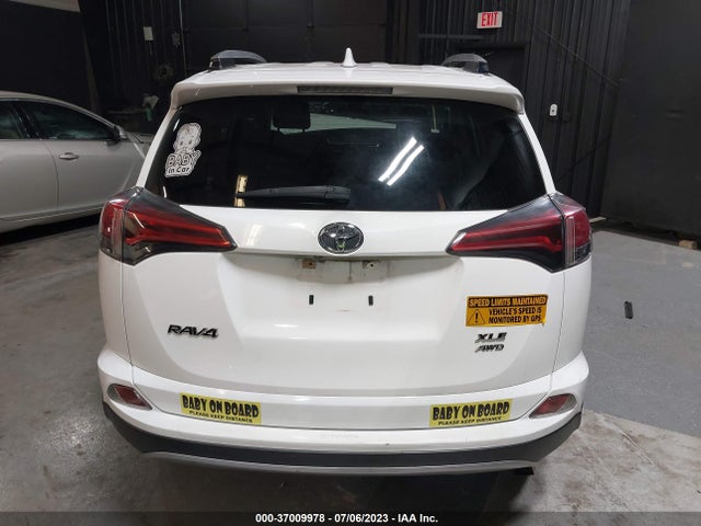 Toyota Rav4 Xle 2018 JTMRFREV2JJ744130 Image 16