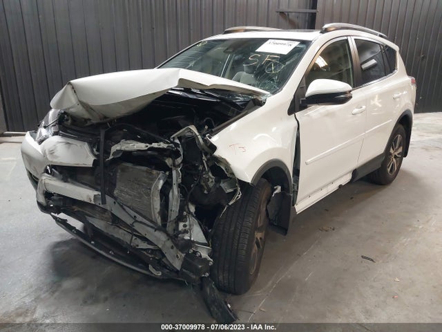 Toyota Rav4 Xle 2018 JTMRFREV2JJ744130 Image 2