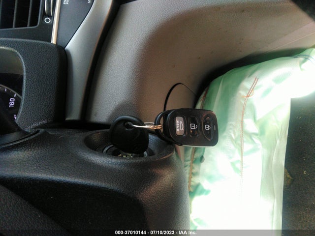 2017 HYUNDAI ELANTRA SE VIN: KMHD74LF1HU084091