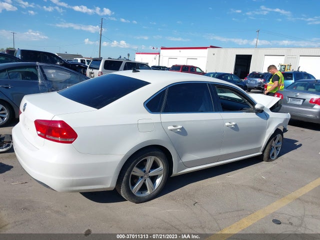 1VWAT7A33FC086907 Volkswagen Passat 1.8t Limited Edition