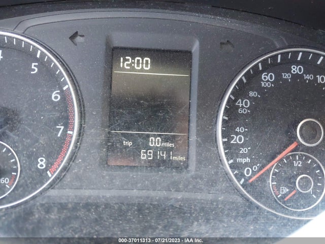 1VWAT7A33FC086907 Volkswagen Passat 1.8t Limited Edition