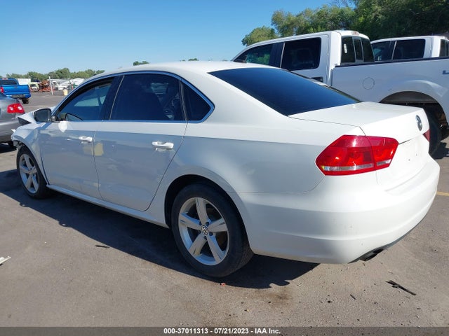 1VWAT7A33FC086907 Volkswagen Passat 1.8t Limited Edition