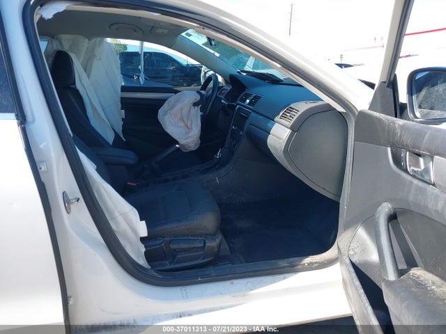 1VWAT7A33FC086907 Volkswagen Passat 1.8t Limited Edition