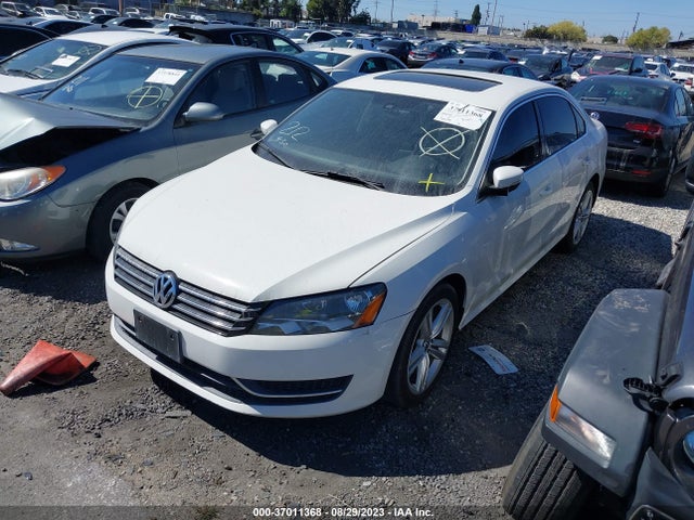 1VWBT7A34EC091312 Volkswagen Passat Se W/sunroof & Nav