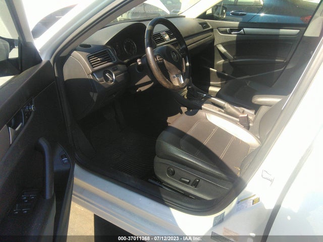 1VWBT7A34EC091312 Volkswagen Passat Se W/sunroof & Nav