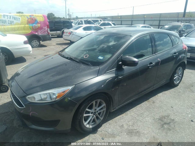 Ford FOCUS SE 2017 1FADP3K25HL216388 Image 2