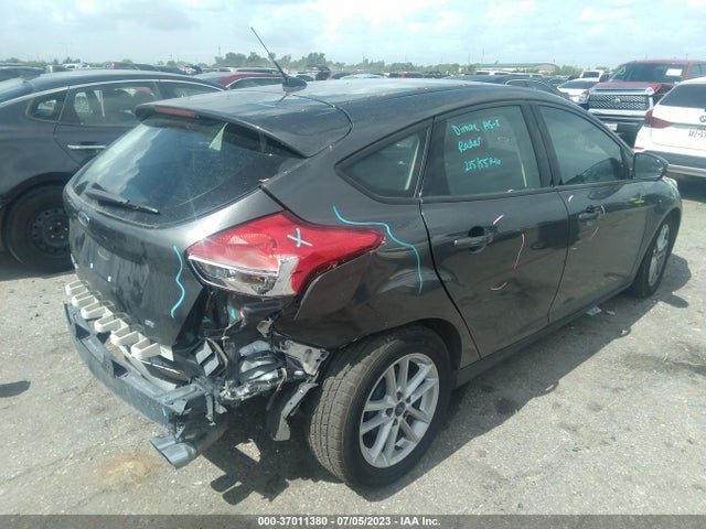 Ford FOCUS SE 2017 1FADP3K25HL216388 Image 4