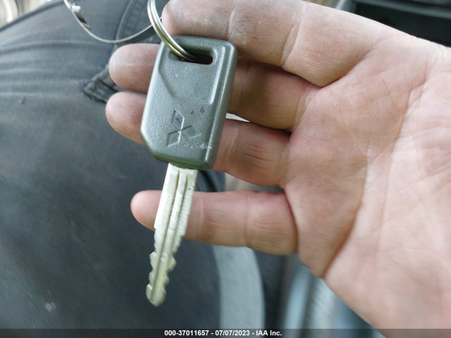 2000 MITSUBISHI MONTERO SPORT LS VIN: JA4MT31H4YP816060
