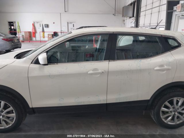 JN1BJ1AV2MW313532 Nissan Rogue Sport S