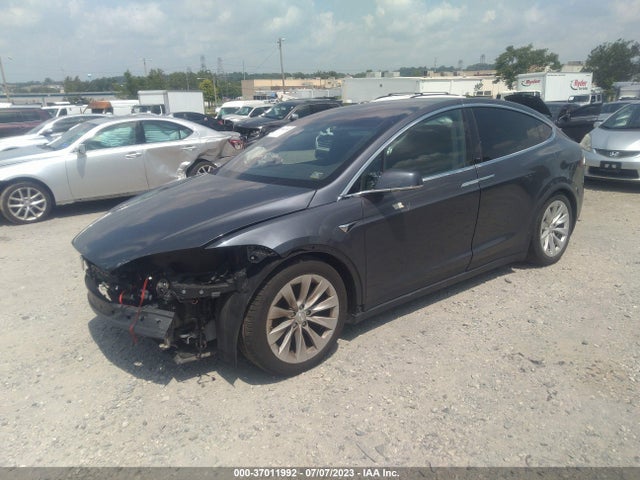 2021 Tesla Model X, VIN: 5YJXCDE20MF323060
