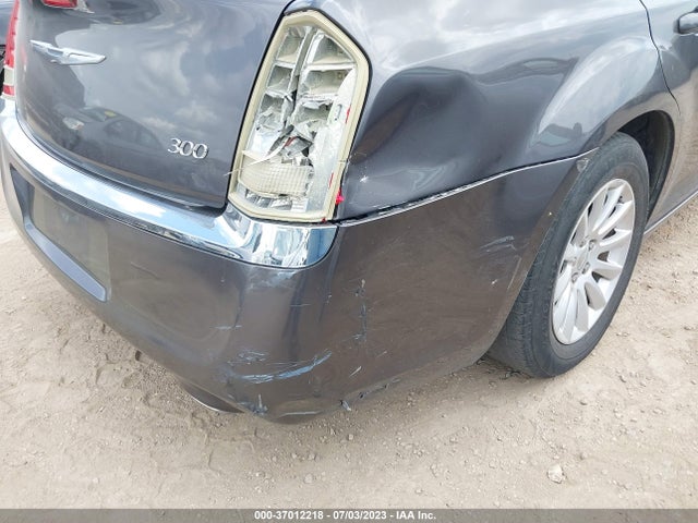 Chrysler 300 2014 2C3CCAAG5EH175826 Image 6