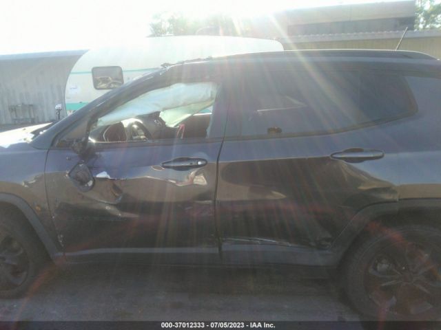 3C4NJCBB3KT726945 Jeep Compass Altitude