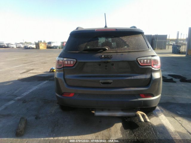 3C4NJCBB3KT726945 Jeep Compass Altitude