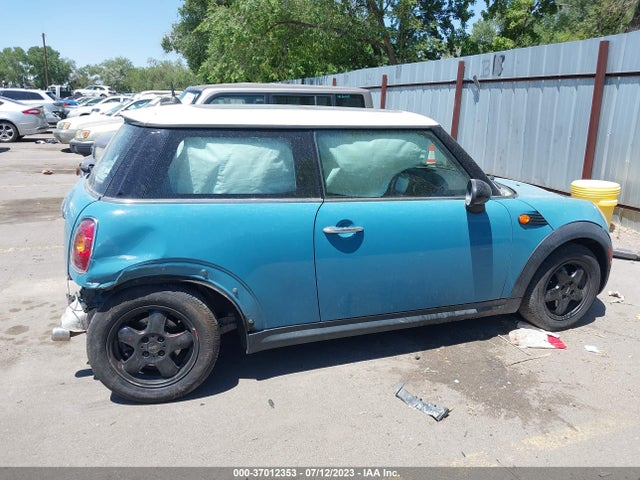 2007 MINI COOPER HARDTOP VIN: WMWMF33527TL67822