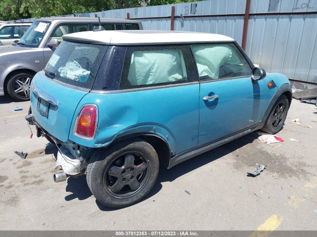 2007 MINI COOPER HARDTOP VIN: WMWMF33527TL67822