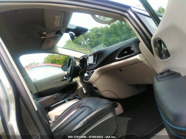2C4RC1BG8MR584996 Chrysler Pacifica Touring L