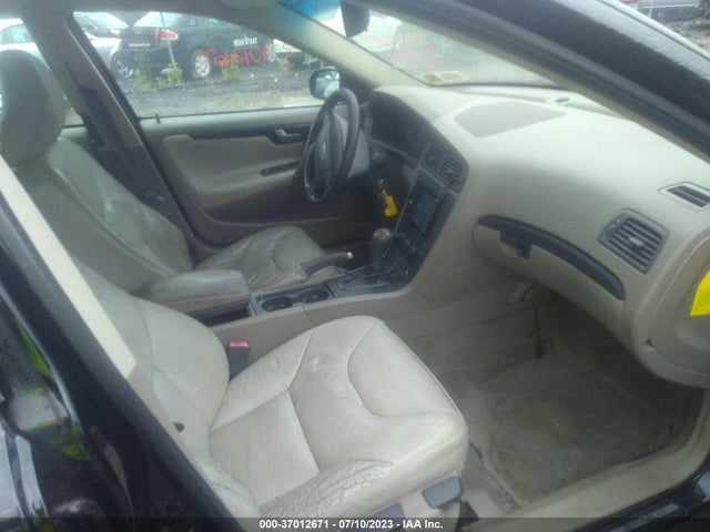 2002 VOLVO V70 VIN: YV1SW61R621256531