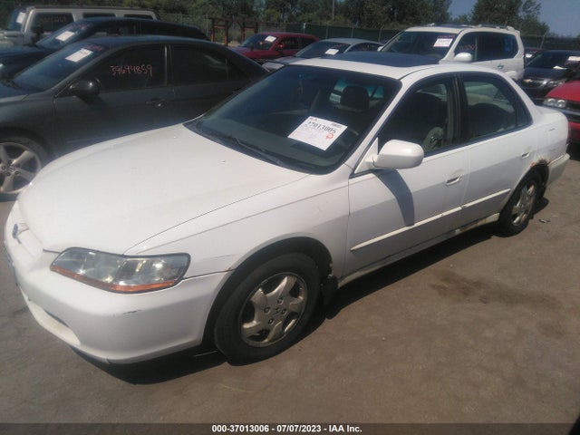 2000 HONDA ACCORD SDN EX VIN: 1HGCG5657YA125755