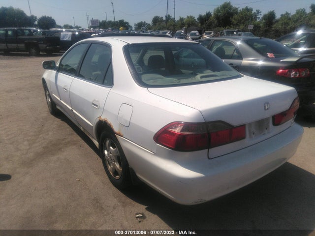 2000 HONDA ACCORD SDN EX VIN: 1HGCG5657YA125755