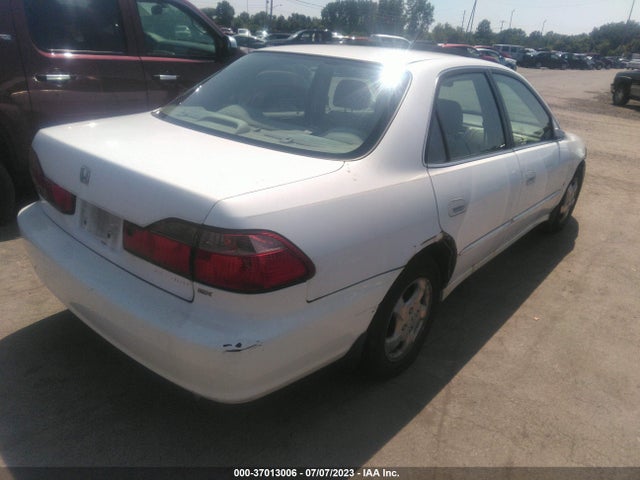 2000 HONDA ACCORD SDN EX VIN: 1HGCG5657YA125755