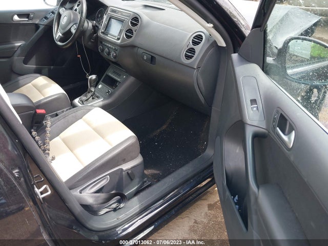 WVGAV7AX0GW526948 Volkswagen TIGUAN SE