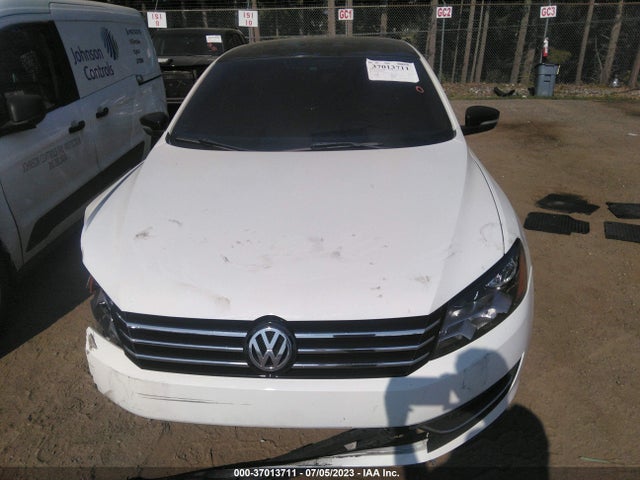 1VWBS7A3XEC105250 Volkswagen PASSAT SE