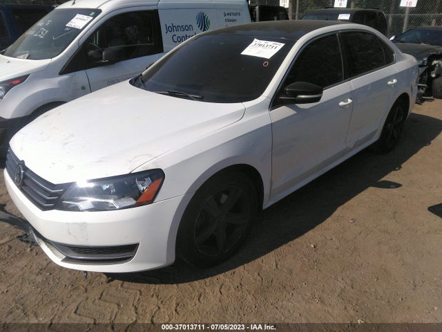 1VWBS7A3XEC105250 Volkswagen PASSAT SE