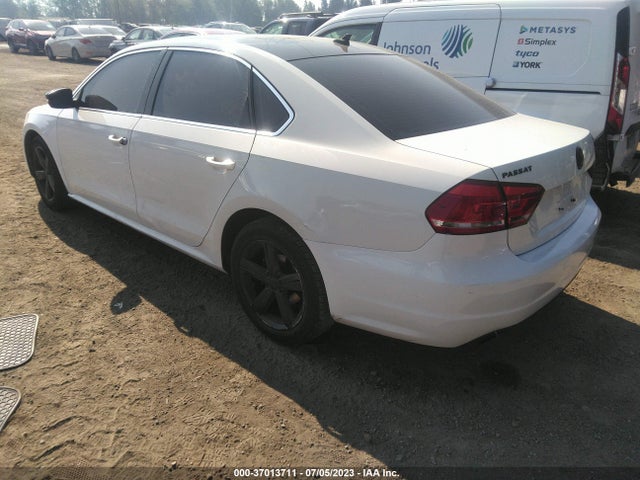 1VWBS7A3XEC105250 Volkswagen PASSAT SE