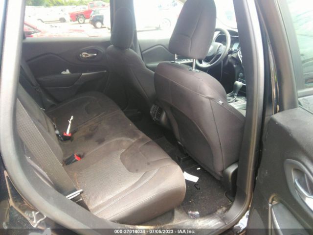 1C4PJLCB8MD214968 Jeep Cherokee Latitude