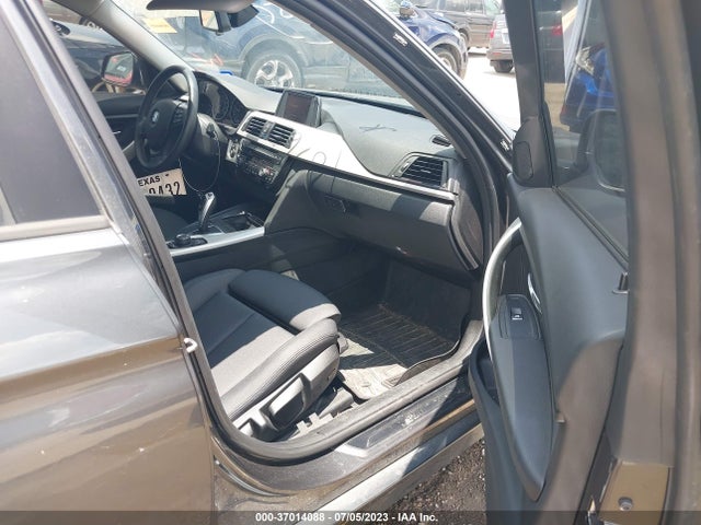 WBA8E5G55JNU47007 BMW 3 Series 320i Xdrive