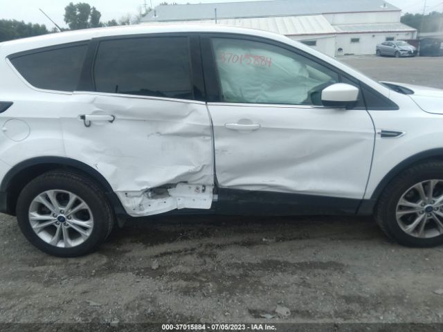 1FMCU9GD2HUE98605 Ford ESCAPE SE