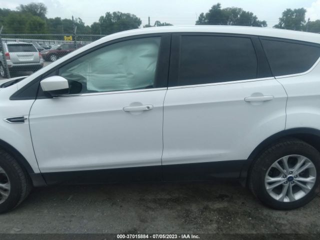 1FMCU9GD2HUE98605 Ford ESCAPE SE