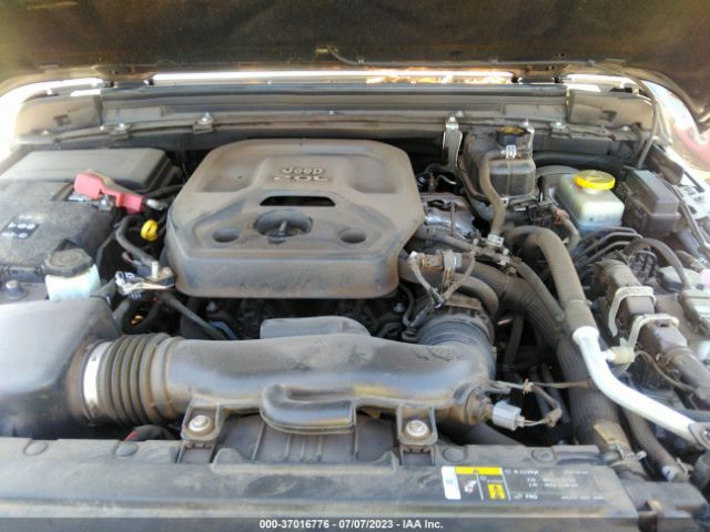 1C4HJXEN0JW181743 Jeep Wrangler Unlimited Sahara