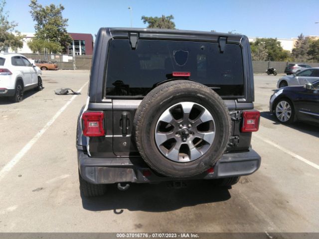 1C4HJXEN0JW181743 Jeep Wrangler Unlimited Sahara