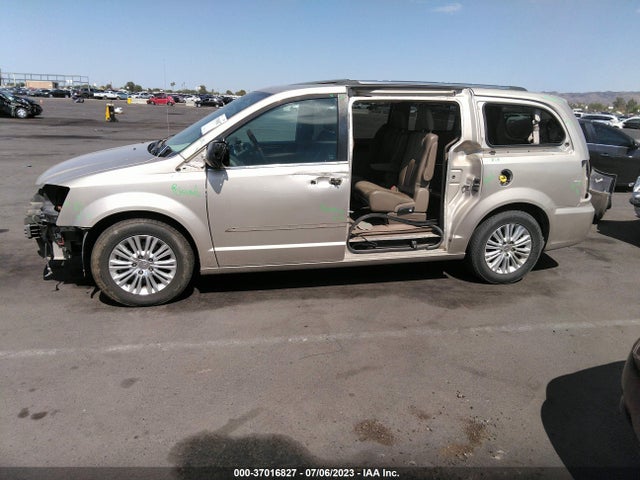 2C4RC1GGXER112180 Chrysler Town & Country Limited