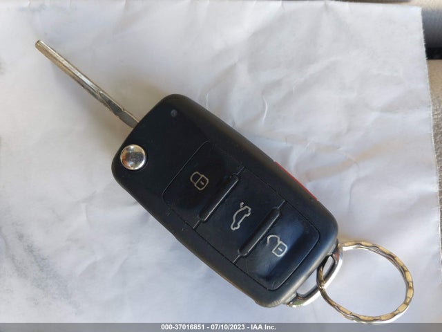 WVGAV7AX2HK006663 Volkswagen TIGUAN