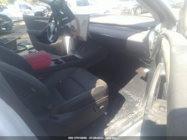 Tesla Model Y Long Range 2023 7SAYGDEE0PA032484 Image 13